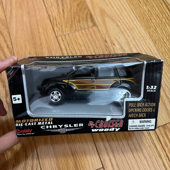 Bundle: Vintage 5 Chrysler PT Cruiser Diecast Model Toy Cars - Picture 6 of 9